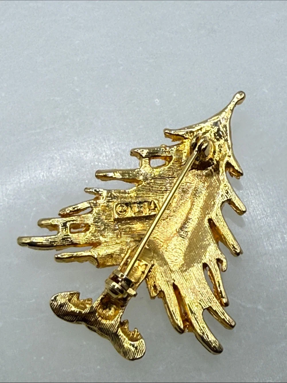 Vintage LIA Gold-tone Christmas Tree Brooch with Red enamel ornaments